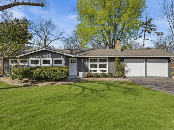7520 Tomahawk Rd, Prairie Village, KS 66208