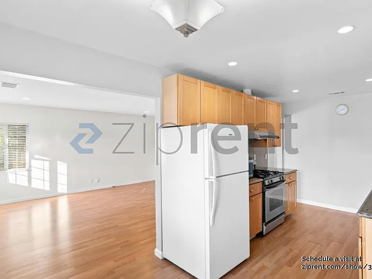706 Santa Rosa St — Photo 4