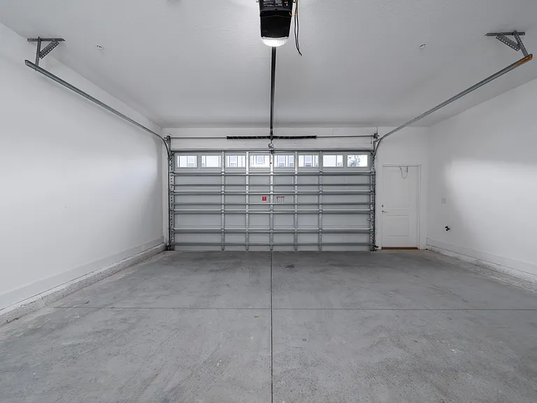 2105 Broome St — Photo 24