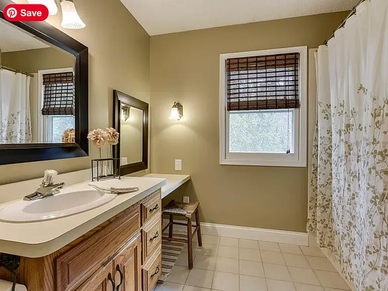 Second floor full bathroom