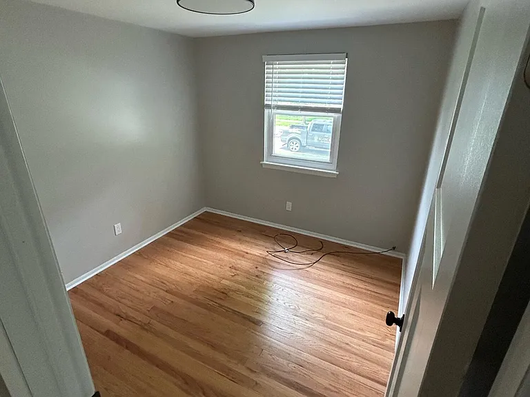 2930 Marshall St — Photo 11
