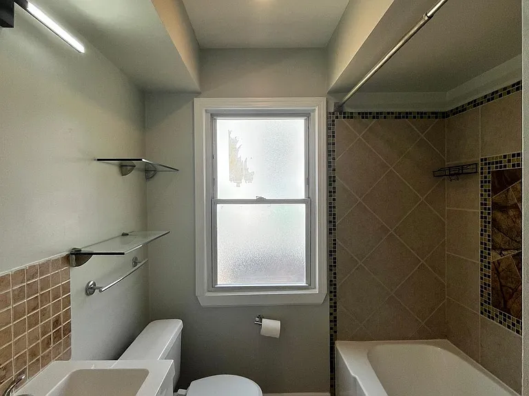 1367 Churchill Rd — Photo 10