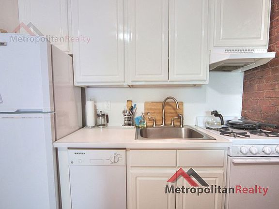 4th image of 449 7th Ave APT 1L