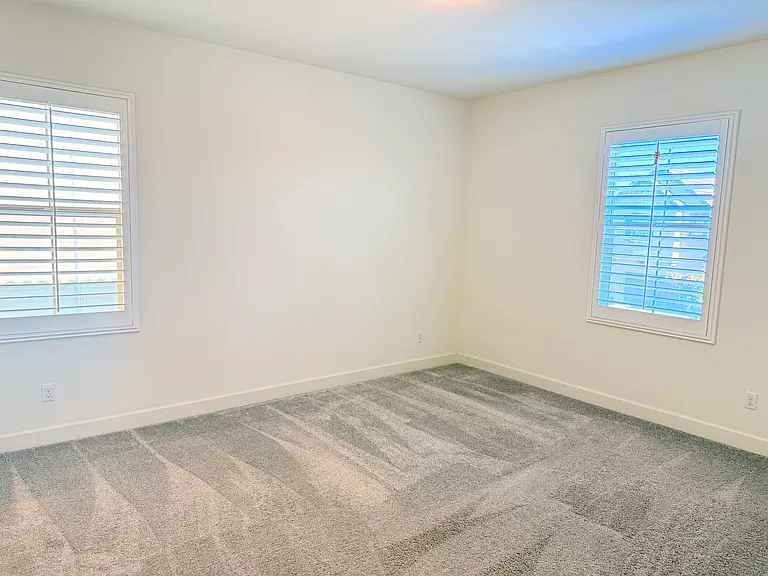 2751 E Agrarian St — Photo 32
