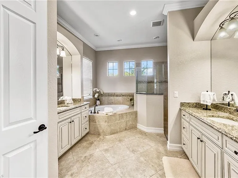 9569 Siracusa Ct — Photo 21