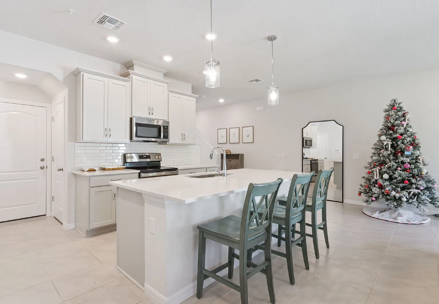 3 bed, 2.5 bath, 1806 sqft, $2,950 — Photo 3