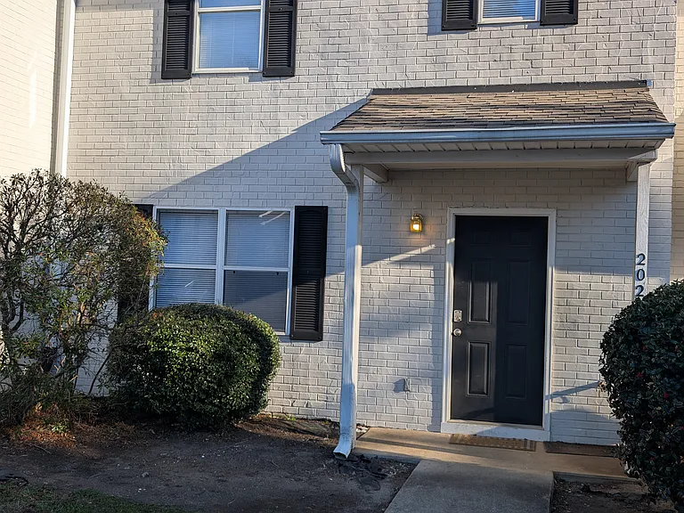202 Paw Path Ln — Photo 1