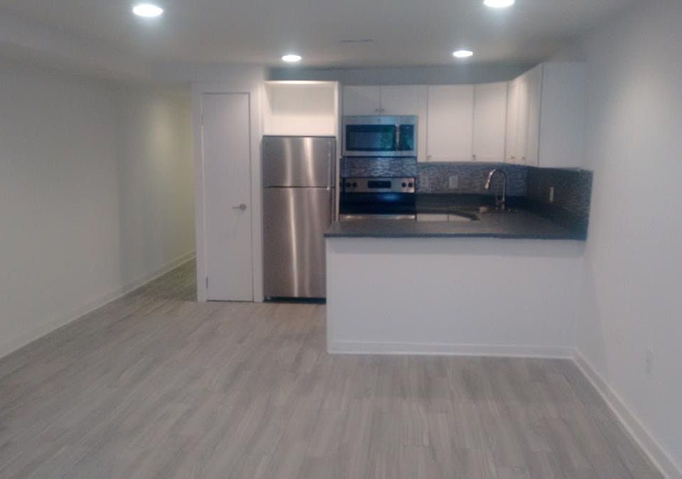 KITCHEN/LIVING ROOM