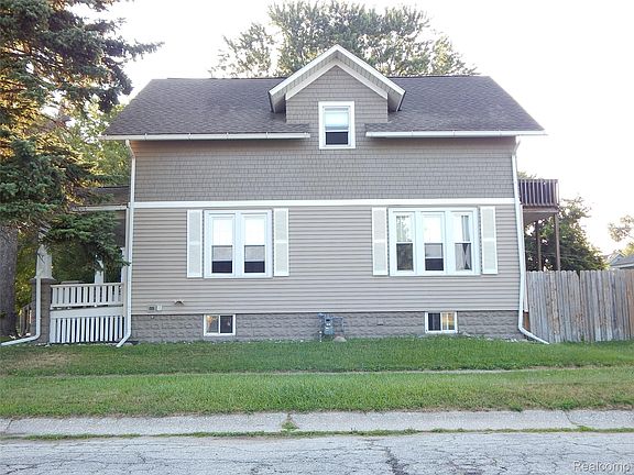 2nd image of 1218 Stanton St
