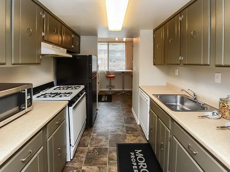 Briarwood Apartments and Townhomes — Photo 5