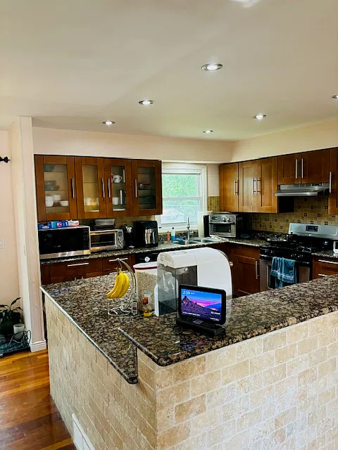 3 bed, 1720 sqft, $2,999 — Photo 4