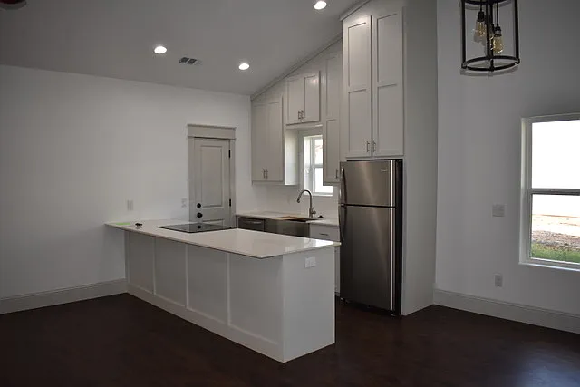 1216 W Nelson St — Photo 4