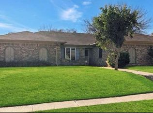 901 Forest Trail Ct, Euless, TX 76039