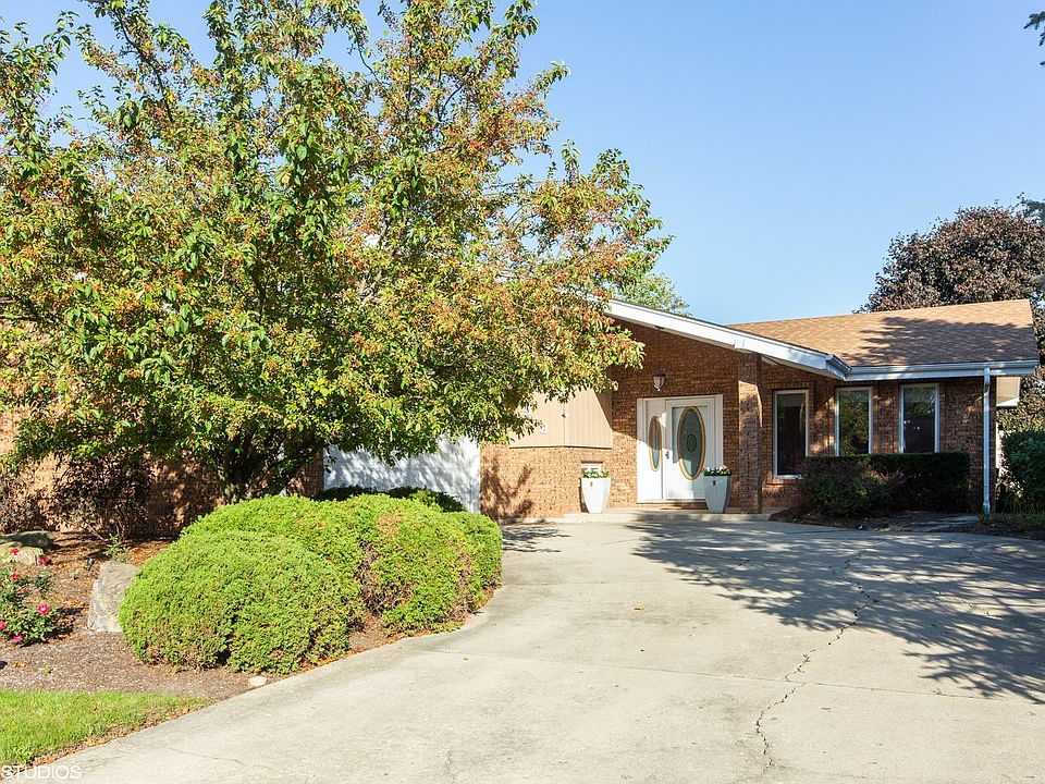 1st image of 1418 Fernwood Ter