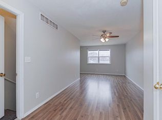 1114 S Main St APT 6, Bloomington, IL 61701