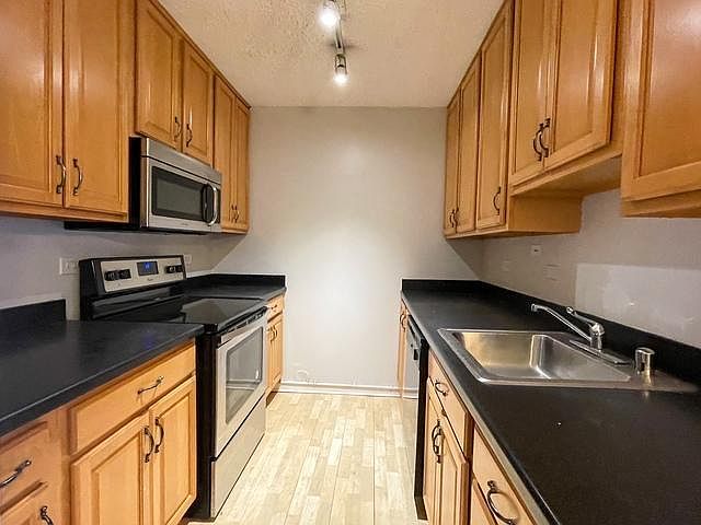 1st image of 2740 N Pine Grove Ave #17HF