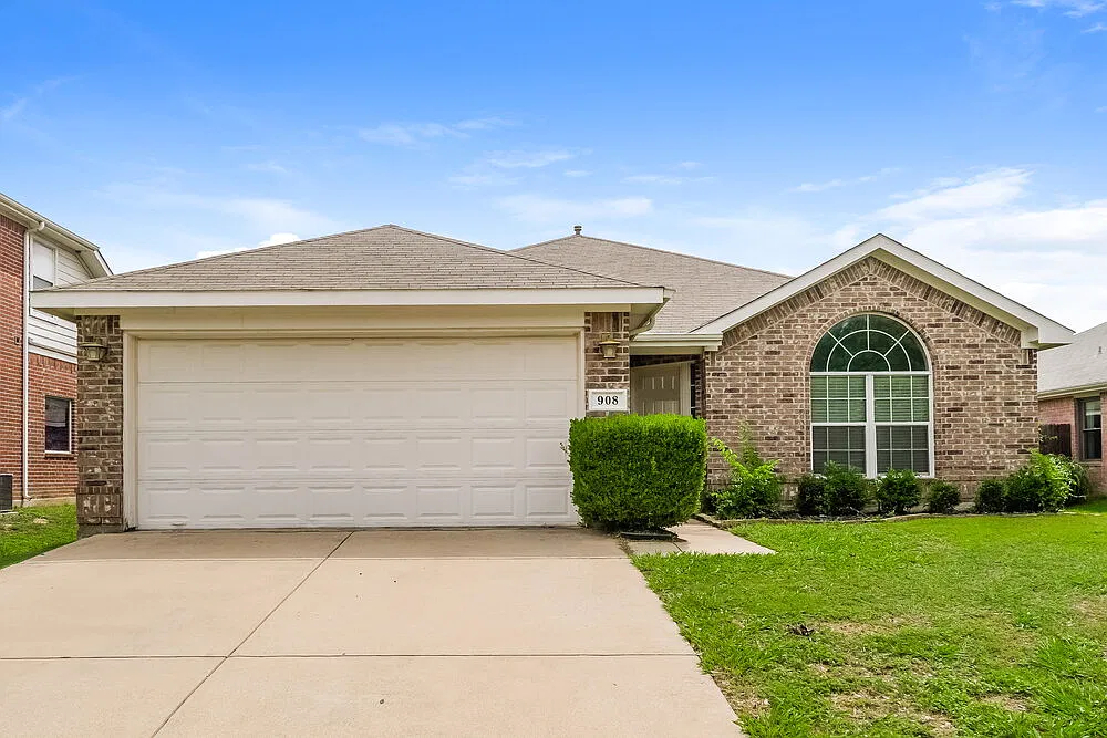4 bed, 2.0 bath, 1946 sqft, $3,240 — Photo 1