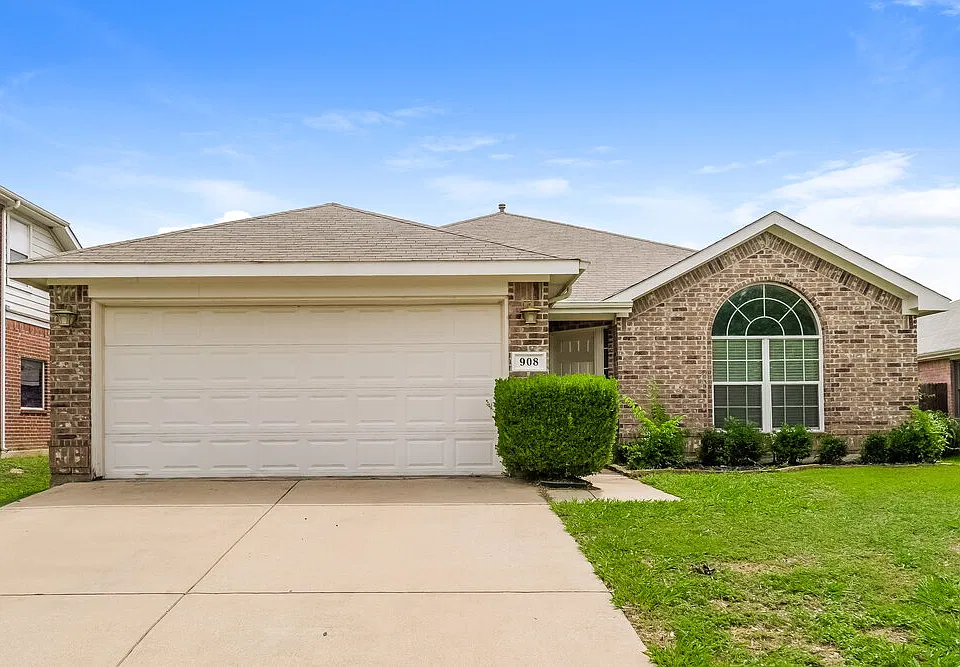 908 Lindstrom Dr