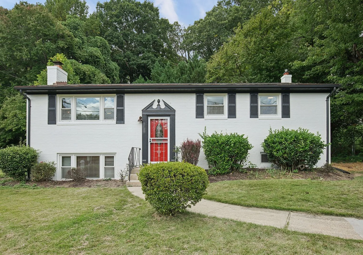 Beautifully Maintained 4 Bed, 3 Bath Home in Clinton — Photo 1