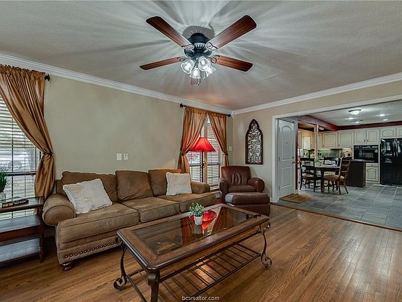 5th image of 500 Gilchrist Ave