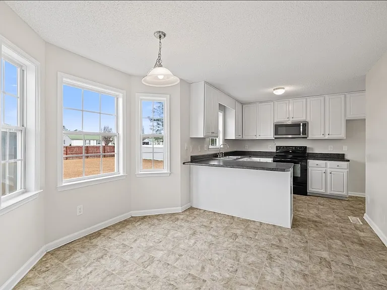 137 Woodglen Dr — Photo 5