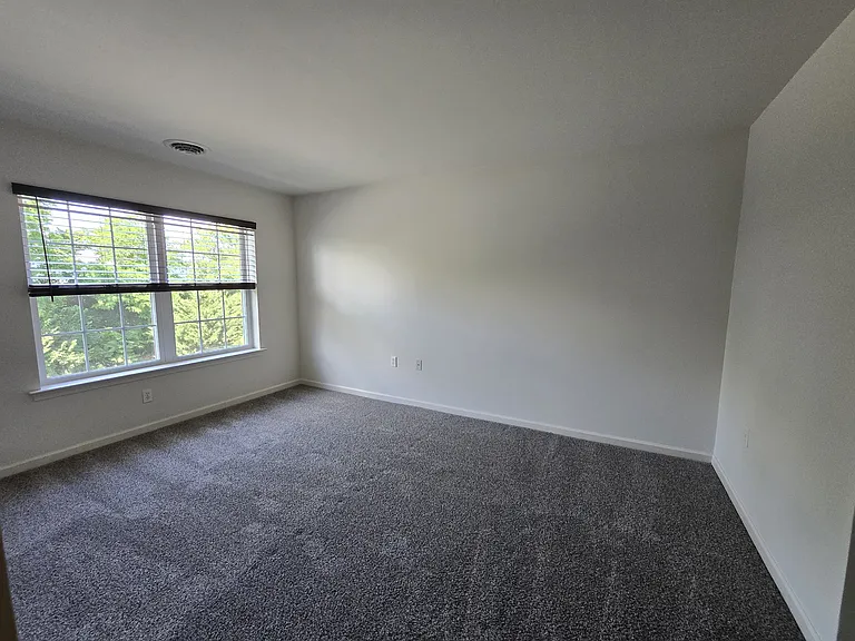 113 Courtyard Dr — Photo 16