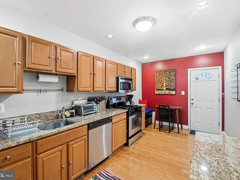 2040 Orleans St — Photo 1