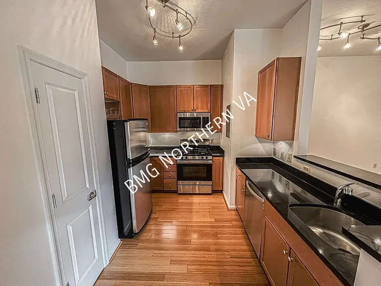 309 Holland Ln #105 — Photo 9