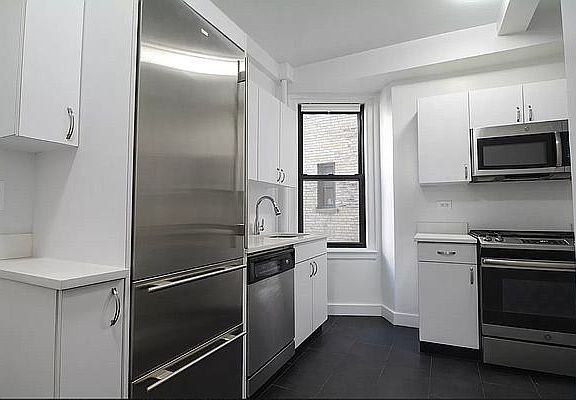 2nd image of 26 W 68th St #2B