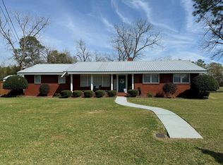 210 N Green St, Doerun, GA 31744