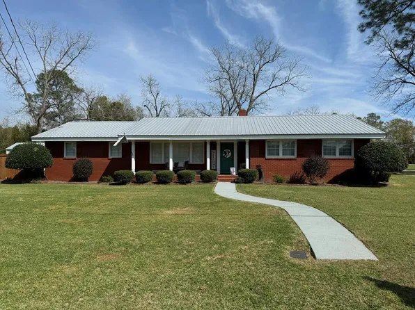210 N Green St, Doerun, GA 31744