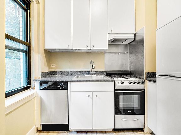 4th image of 400 E 52nd St APT 1H