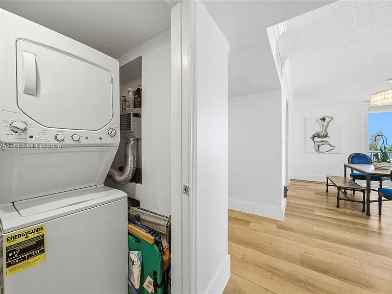 5401 Collins Ave #102 — Photo 17