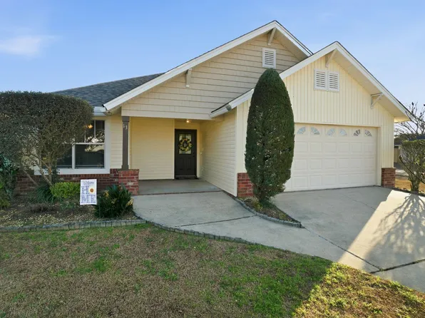 13 S Village Ln, Petal, MS 39465