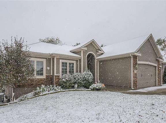 2nd image of 1403 NW Cottonwood Dr