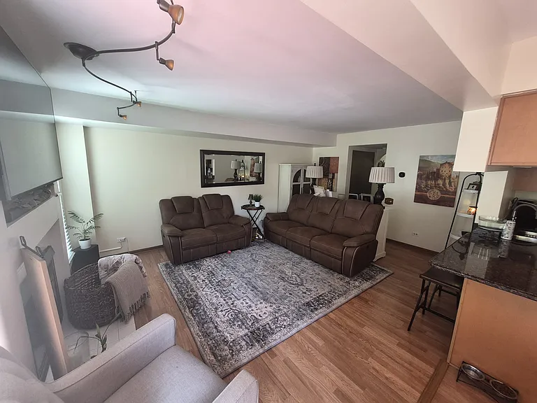 200 Port Royal Cir — Photo 3