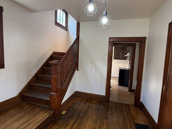 4th image of 403 Pine St