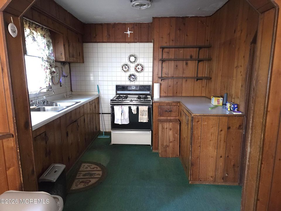 2nd image of 10 Woodland Drive