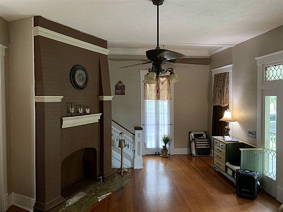 4th image of 2098 McFaddin St
