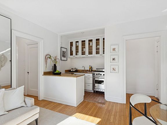 3rd image of 270 W 11th St APT 5H
