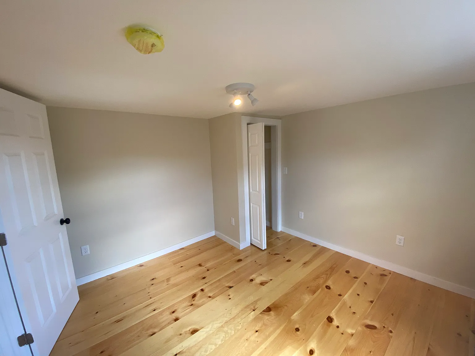 3 bed, 1000 sqft, $3,000 — Photo 4