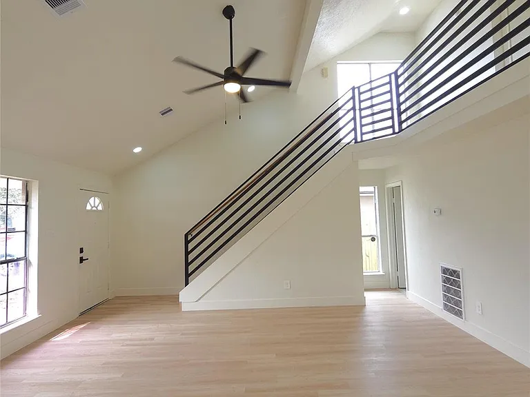 6706 Dinner Creek Ct — Photo 2