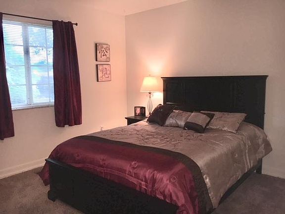 5th image of 250 Jamestown Cir