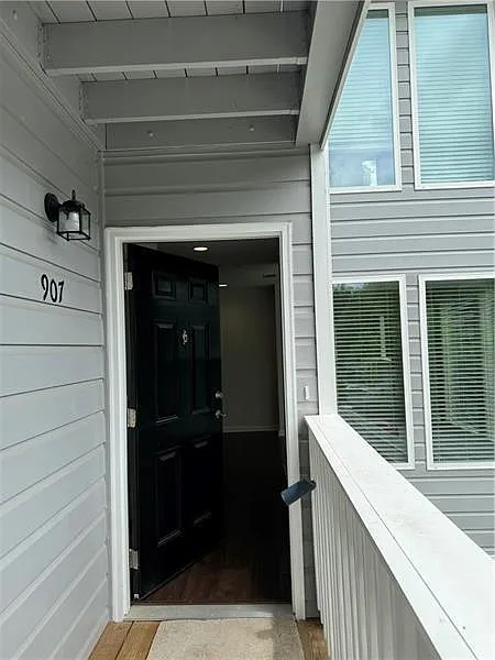 2 bed, 2.0 bath, 1102 sqft, $1,900 — Photo 1