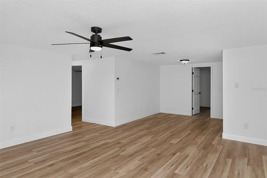 3 bed, 2.0 bath, 1284 sqft, $1,950 — Photo 3