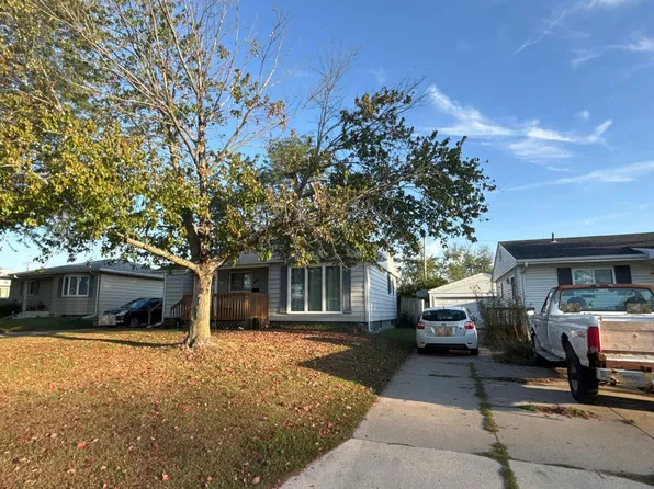 1124 Clifton St NE, Cedar Rapids, IA 52402