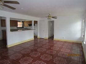 3rd image of 806 Curtis Dr