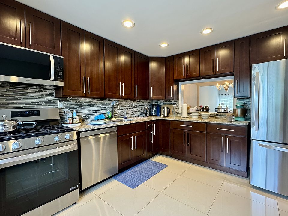 1st image of 115 Chelsea Way