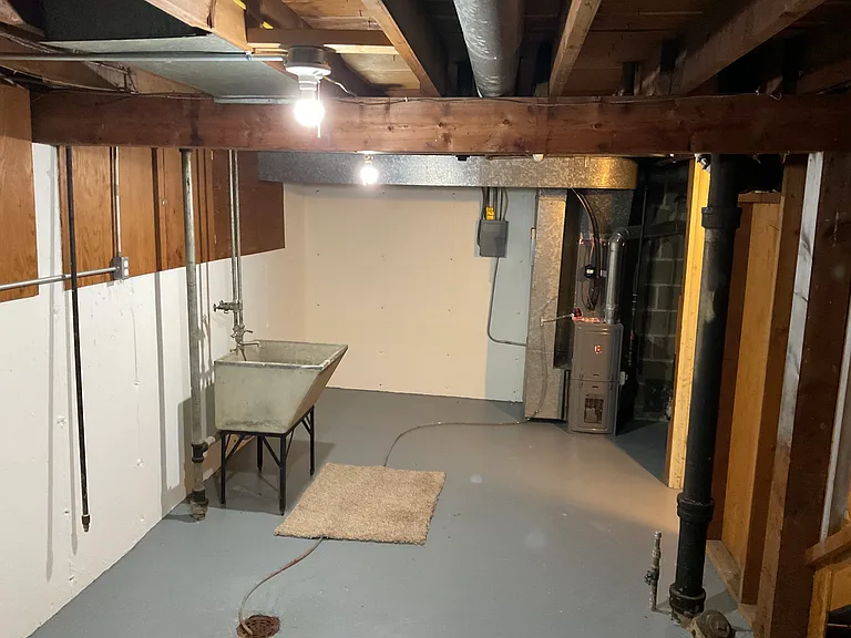 Includes w/d connections (Gas for the dryer)