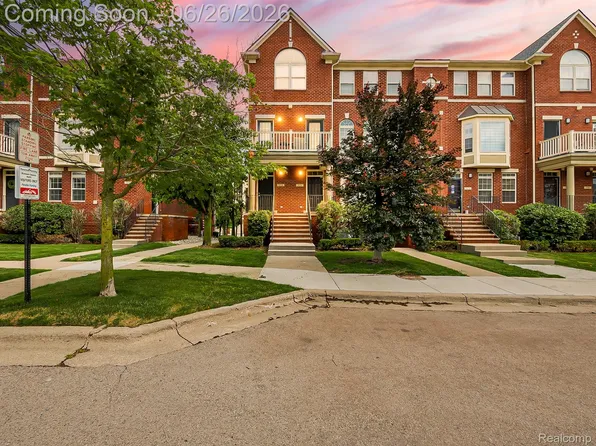 3231 Camden Dr, Troy, MI 48084